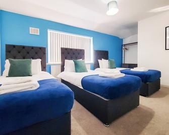 Spacious 3 Bedroom Home - Near Nec, Birmingham Airport & Solihull - Birmingham - Bedroom