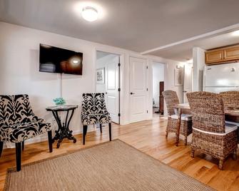 Recently Renovated LBI Apt with Deck on Beach Block! - Long Beach - Dining room