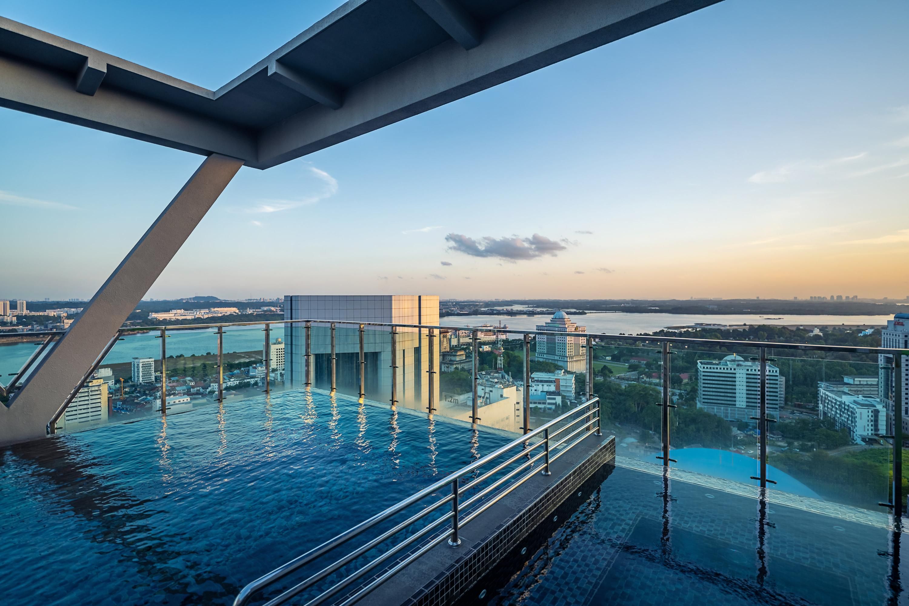 Holiday Inn Johor Bahru City Centre By IHG - Johor Bahru - Pool