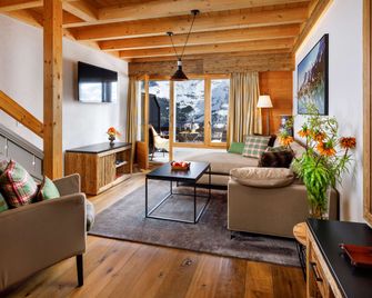 Eiger Mürren Swiss Quality Hotel - Lauterbrunnen - Oturma odası
