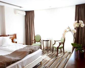 Hotel Belvedere - Ботошані - Спальня