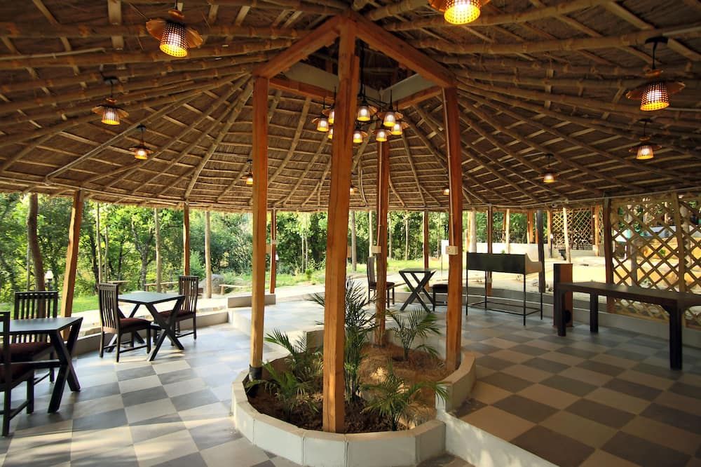 Dev Bhoomi Farms & Cottages - דרמאסאלה - פטיו