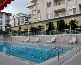 Ata Hotel Kumburgaz - Селімбрія - Басейн