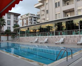 Ata Hotel Kumburgaz - Silivri - Piscina
