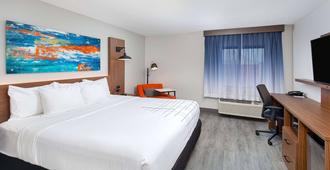 La Quinta Inn & Suites by Wyndham Nashville Airport - Nashville - Makuuhuone