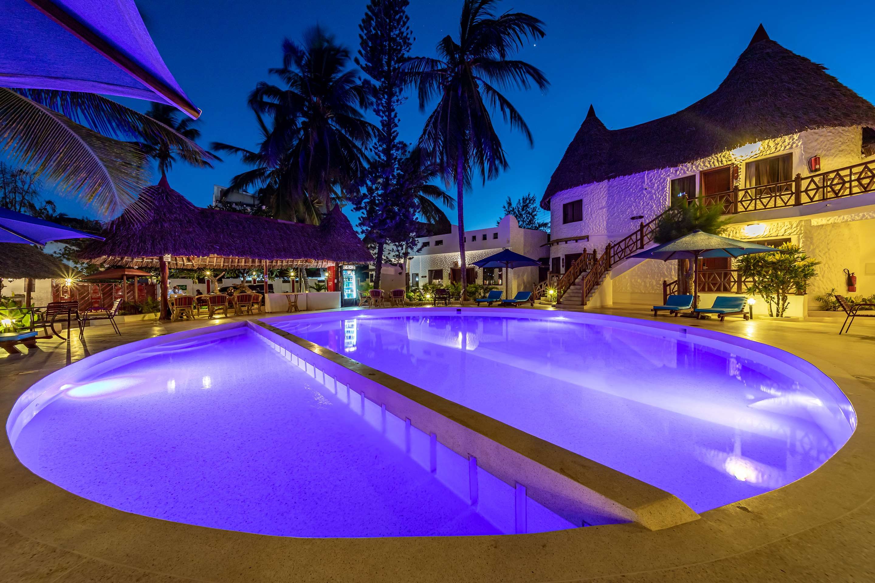 برايد إن هوتل نيالي - مومباسا - حوض السباحة