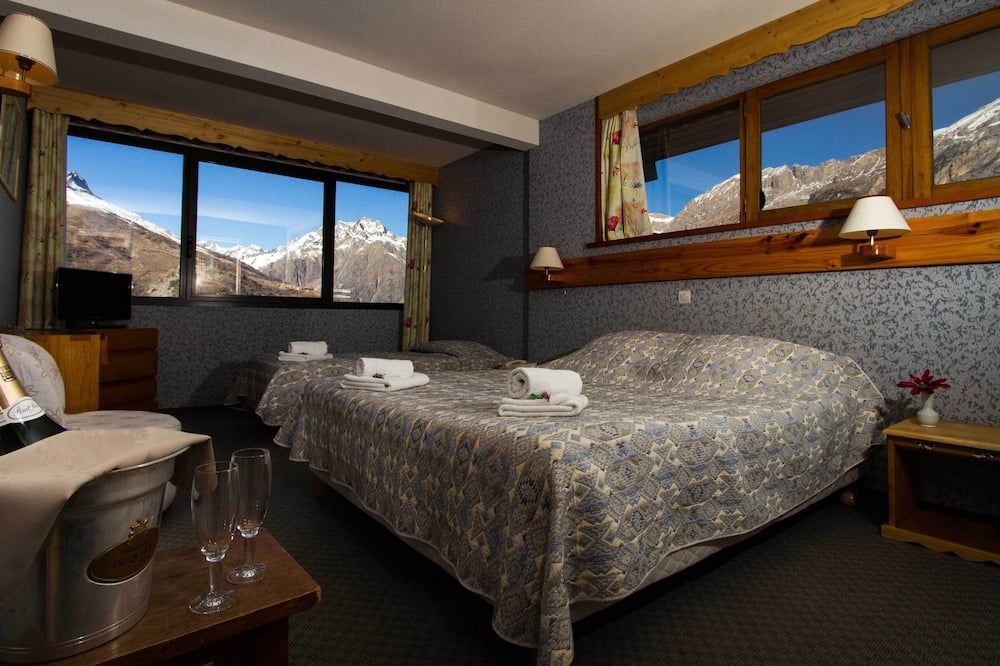 18 Rooms & Shared Living Room at Ski Slopes; Perfect for Families and Groups - Puy-Saint-Vincent - Chambre