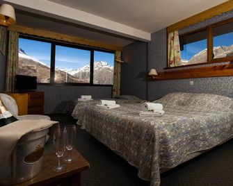 18 Rooms & Shared Living Room at Ski Slopes; Perfect for Families and Groups - Puy-Saint-Vincent - Chambre