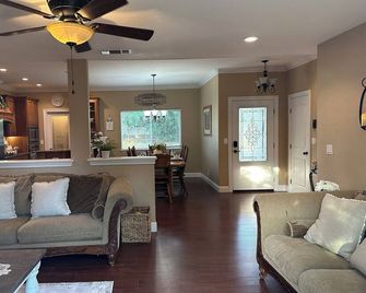 Delightful and Beautiful Home and Garden - Citrus Heights - Sala de estar