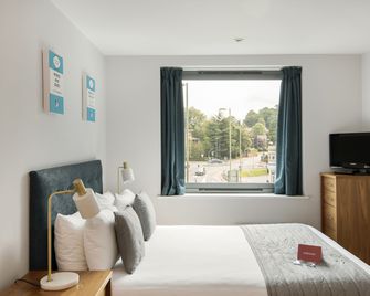 Hq Aparthotel Farnborough - Farnborough - Makuuhuone