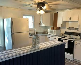 Sunsets, Sunsets, Sunsets - Coldwater - Kitchen