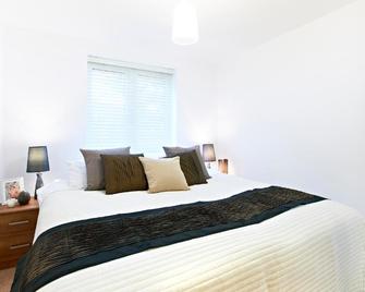 Borehamwood - Luxury 2 bed 2 bath apartment - בורהאמווד - חדר שינה