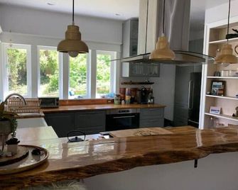 Private 2 bedroom Cottage on a Lagoon. - Coupeville - Kitchen