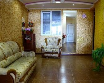 Ruzanna Inn - Sochi - Living room