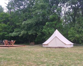 Tipi tent in the heart of the Aveyron Gorges - Penne - Patio