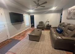 Short term lease/Fully Furnished Home with utilities. - Blytheville