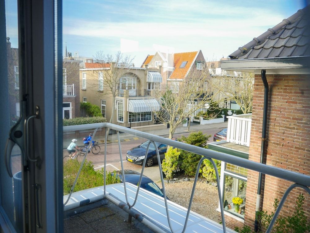 Pension Villa Tanahlot - Zandvoort - Balcony