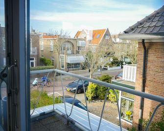 Hotel / Pension Villa Tanahlot - Zandvoort - Balcon
