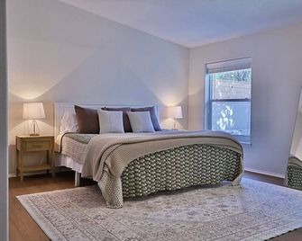 Happy's Hideaway, Downtown, Hot Tub, Sleeps 12 - Ellensburg
