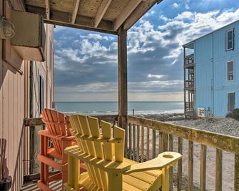 Oceanfront Topsail Beach Retreat - Steps to Shore! - North Topsail Beach - Balcony