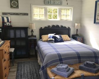 Getaway for 2. Walking distance to beautiful sandy beach & gorgeous sunsets. - Ellison Bay - Bedroom