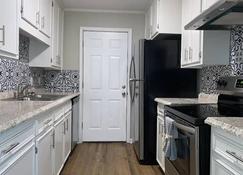 Premium Modern 2 Bed House. Best location Fishing, Galveston, Kemah - Texas City - Kitchen