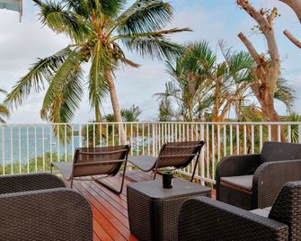 Boutique Villa on the Rocks with Stunning Sea Views, Infinity Pool & Private Sea - Trou d'Eau Douce - Balcón