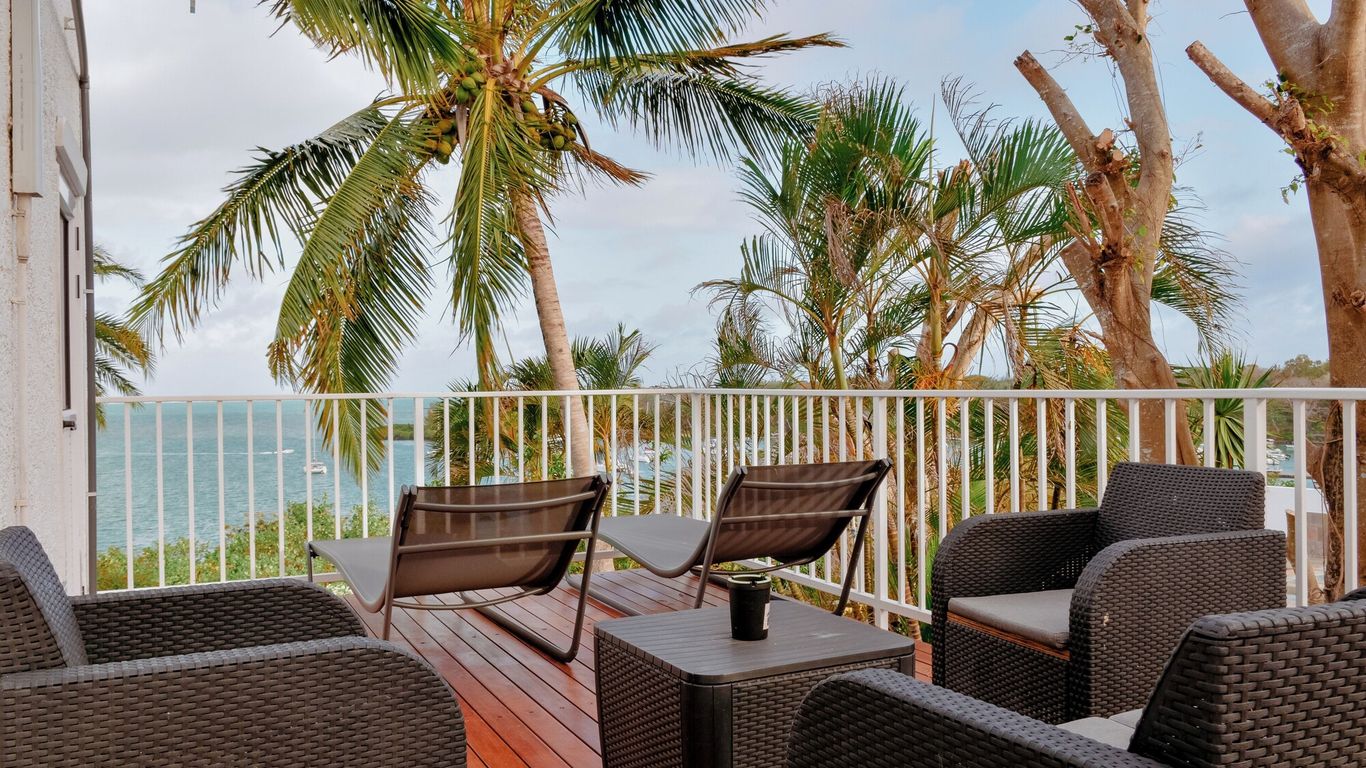 Boutique Villa on the Rocks with Stunning Sea Views, Infinity Pool & Private Sea