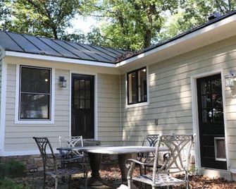 Spacious Modern Home on Middleburg Horse Farm - Middleburg - Patio