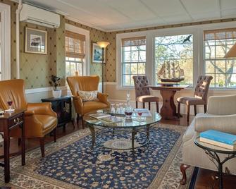 Old Manse Inn - Brewster - Wohnzimmer