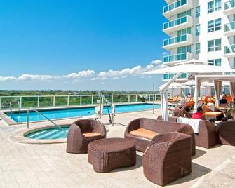Luxury Condo @ Hotel Arya Coconut Grove - Bay View/Pool/Gym/Sauna/Free Parking!! - ميامي - حوض السباحة