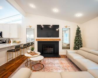 Luxury Disneyland Home: Family & Exec Friendly - Anaheim - Sala de estar