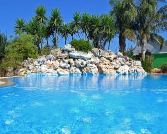 Villa Vacanze Paradiso - Neviano - Piscina