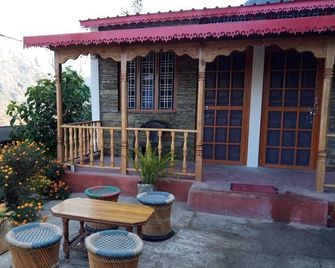 Himalayan hills homestay - Guptakāshi - Patio