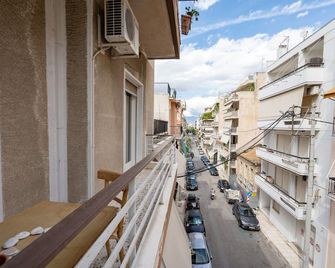 Acropolis Athens 1 bedroom 4 pers apt by MPS - אתונה - מרפסת