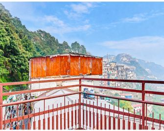 Goroomgo Naina Homestay Mussoorie - Mussoorie - Balcony