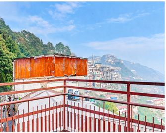 Goroomgo Naina Homestay Mussoorie - Mussoorie - Balcon