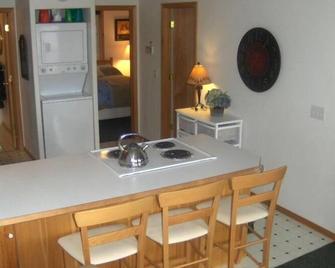 Beautiful Beach Cottage, just steps to the Beach - Lake CDA-Driftwood Bay - Harrison - Kitchen