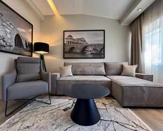 كوينز هوتل - سكوبي - غرفة معيشة