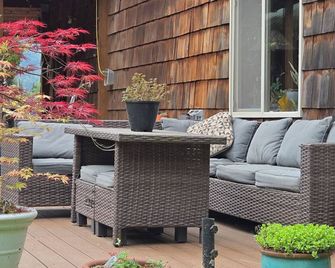 Peaceful 1-bedroom farmhouse in delightful Everson perfect for relaxing - Everson - Patio