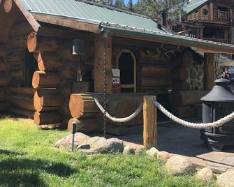Studio Cabin with Big Canyon Ferry Lake Views - Helena - Patio