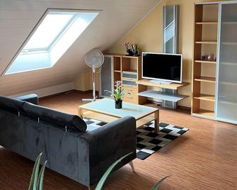 Apartment in Taunusstein for up to 4 people - Taunusstein - Wohnzimmer