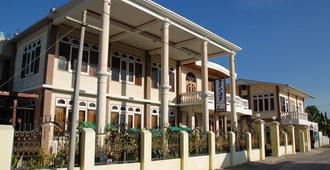 Gypsy Inn - Nyaungshwe - Edificio