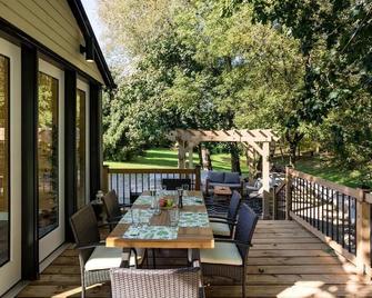 Disconnect From Reality/ River House/Hot Tub/Pet Friendly - Port Burwell - Balcony