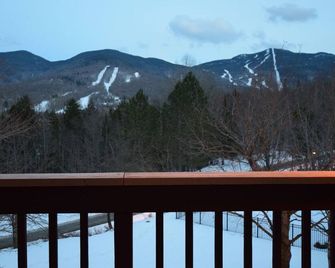 Madonna Unit (14 people) @ Smugglers Fam-style Chalets - 5 Min walk to the Resor - Smugglers Notch - Balcony