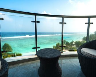 Aina Residency Beachfront Hotel - Vihamanaafushi - Balcon