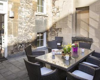 Dream Stays Bath - Trim Street Townhouse with Hot tub - Bath - Patio