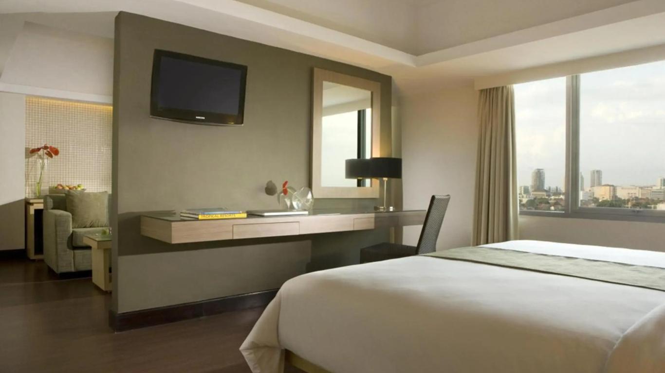Hotel Santika Pandegiling - Surabaya