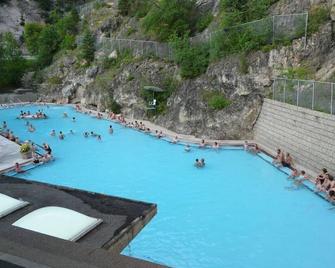 Light N Airy, Pool, Hot Tub, Pets, Ground Floor - Invermere - Pool