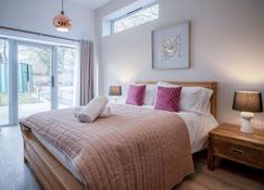 Suite 12 - Sleeping Giant Hotel - Pen Y Cae Inn - Brecon - Bedroom